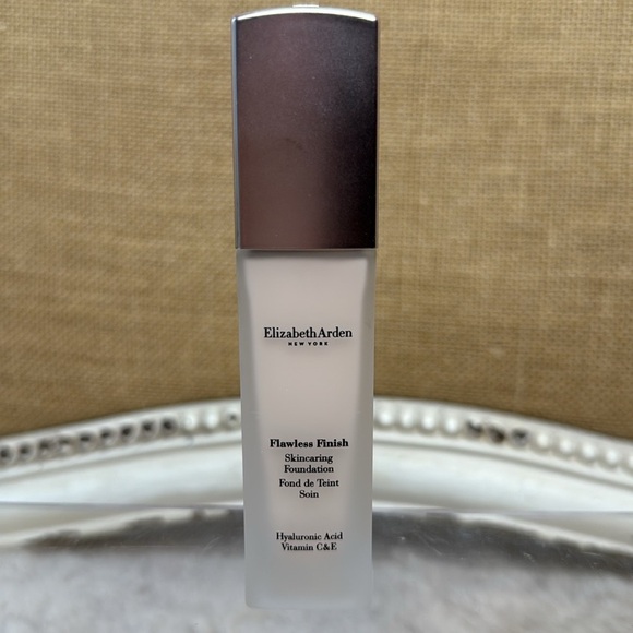 Elizabeth Arden Foundation Flawless Finish Shade 100C - Picture 7 of 7